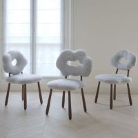 <a href=https://www.galeriegosserez.com/artistes/donnersberg-emma.html>Emma Donnersberg</a> - Cloud chair III